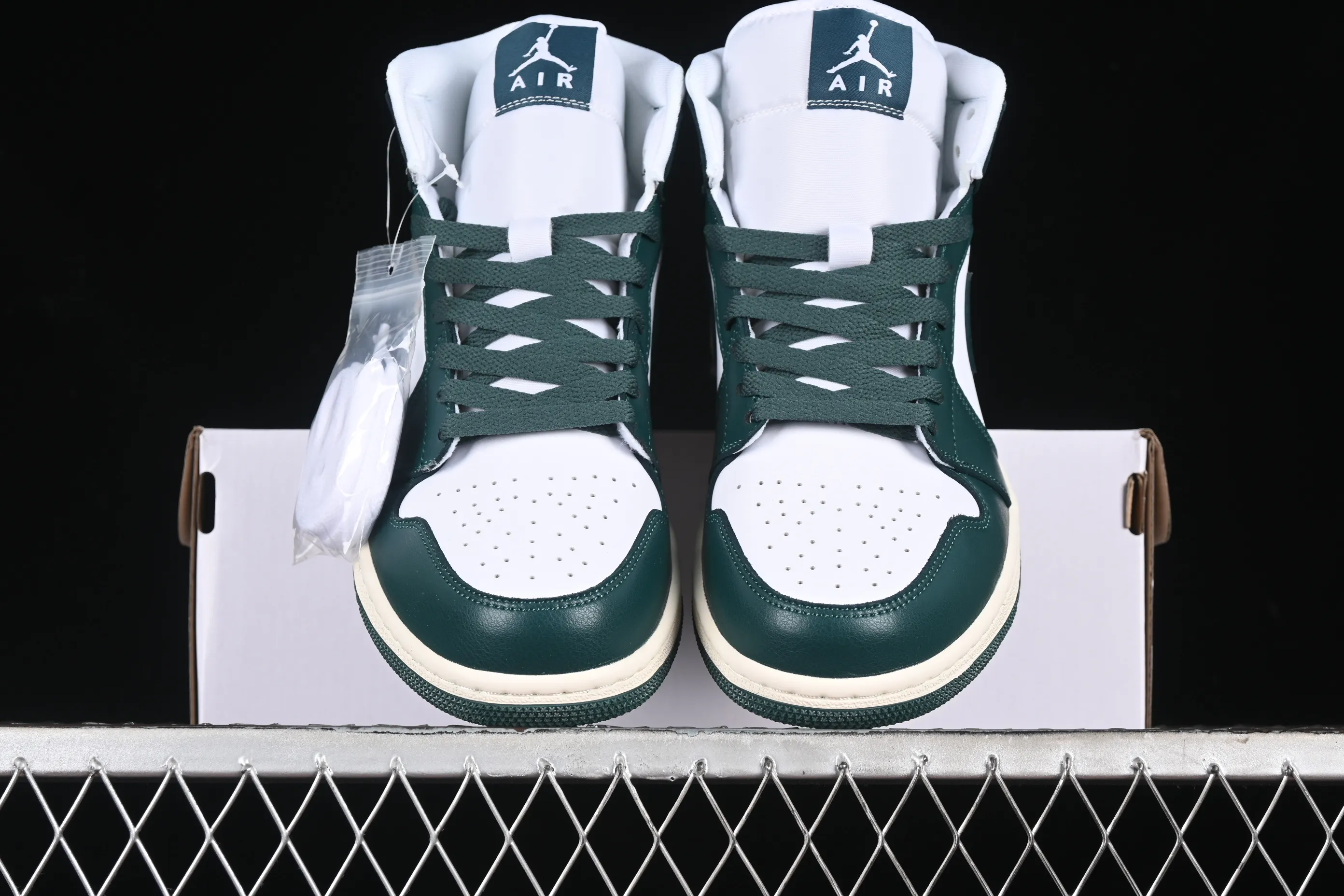 All categories Air Jordan Jordan series basketball shoes Air Jordan 1 Mid Air Jordan 1 Mid "Oxidized Green" AJ1 Joe 1 white and green color Zhongbang basketball shoes BQ6472-133